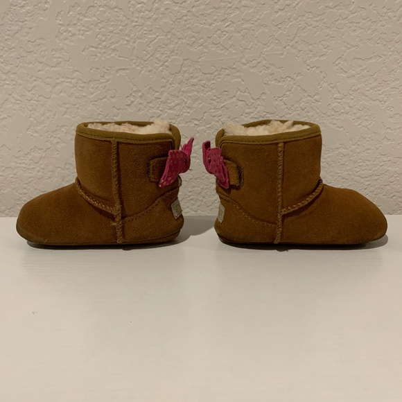 UGG Jesse Bow Boots 4/5 with box - Picture 6 of 8